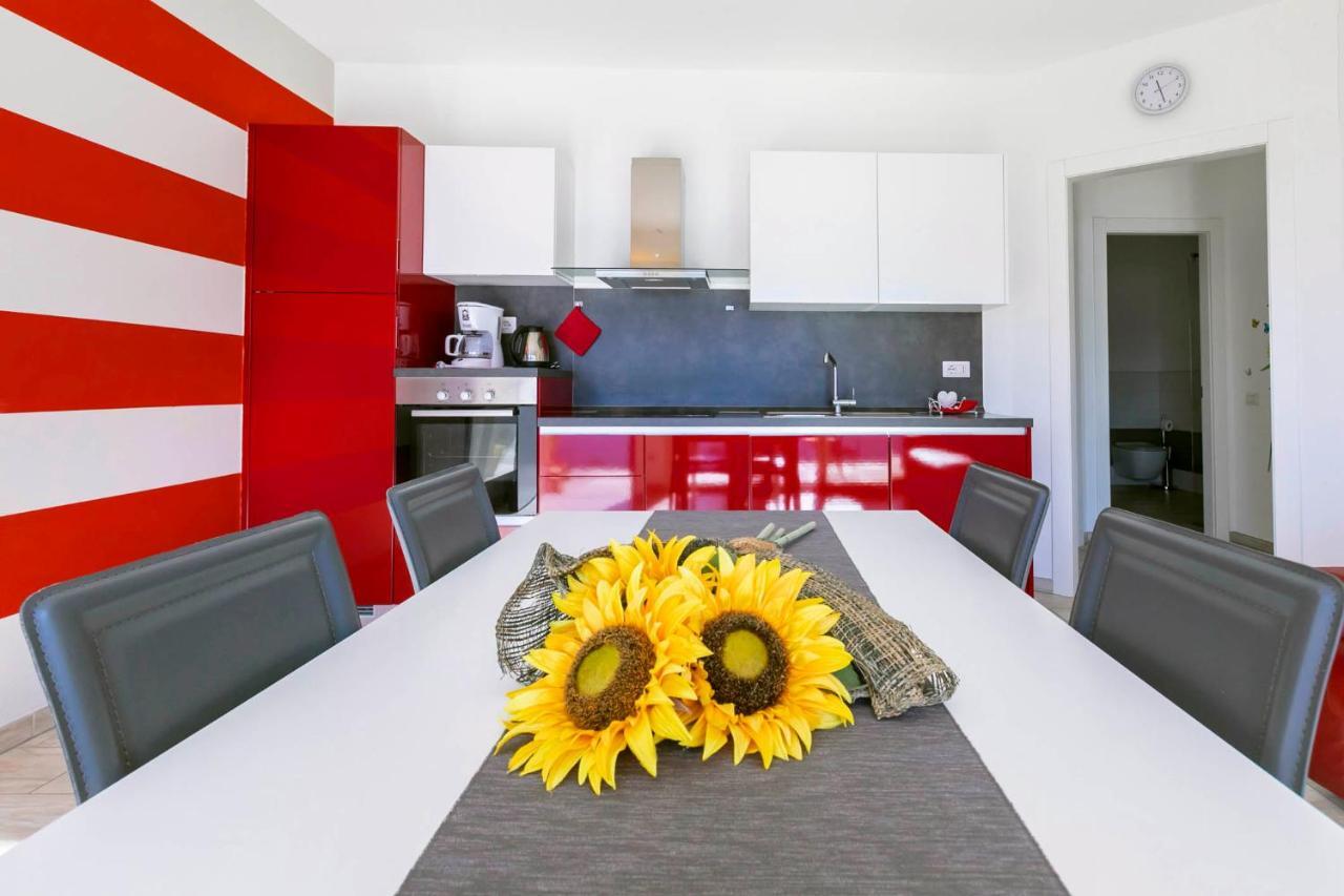 La Collinetta Apartments Vercana Екстериор снимка