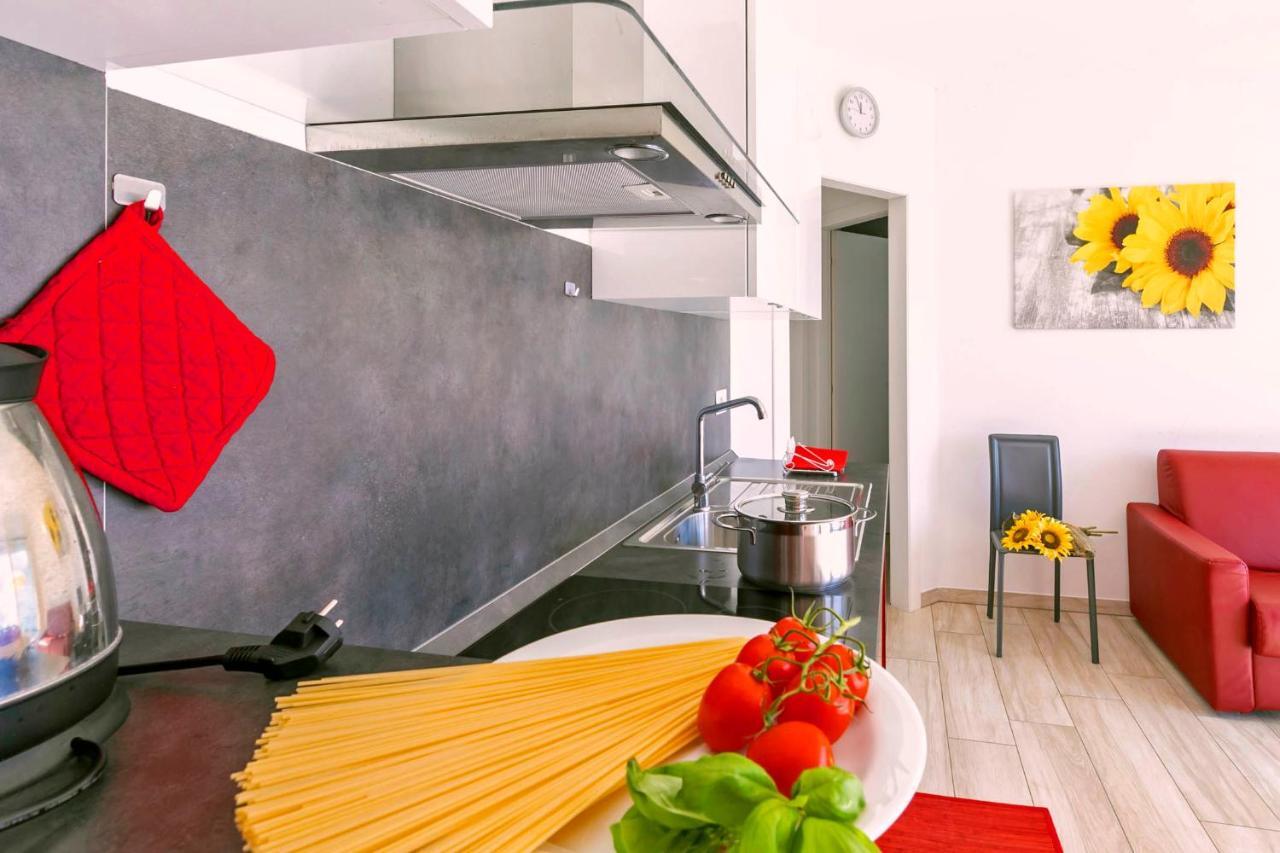 La Collinetta Apartments Vercana Екстериор снимка