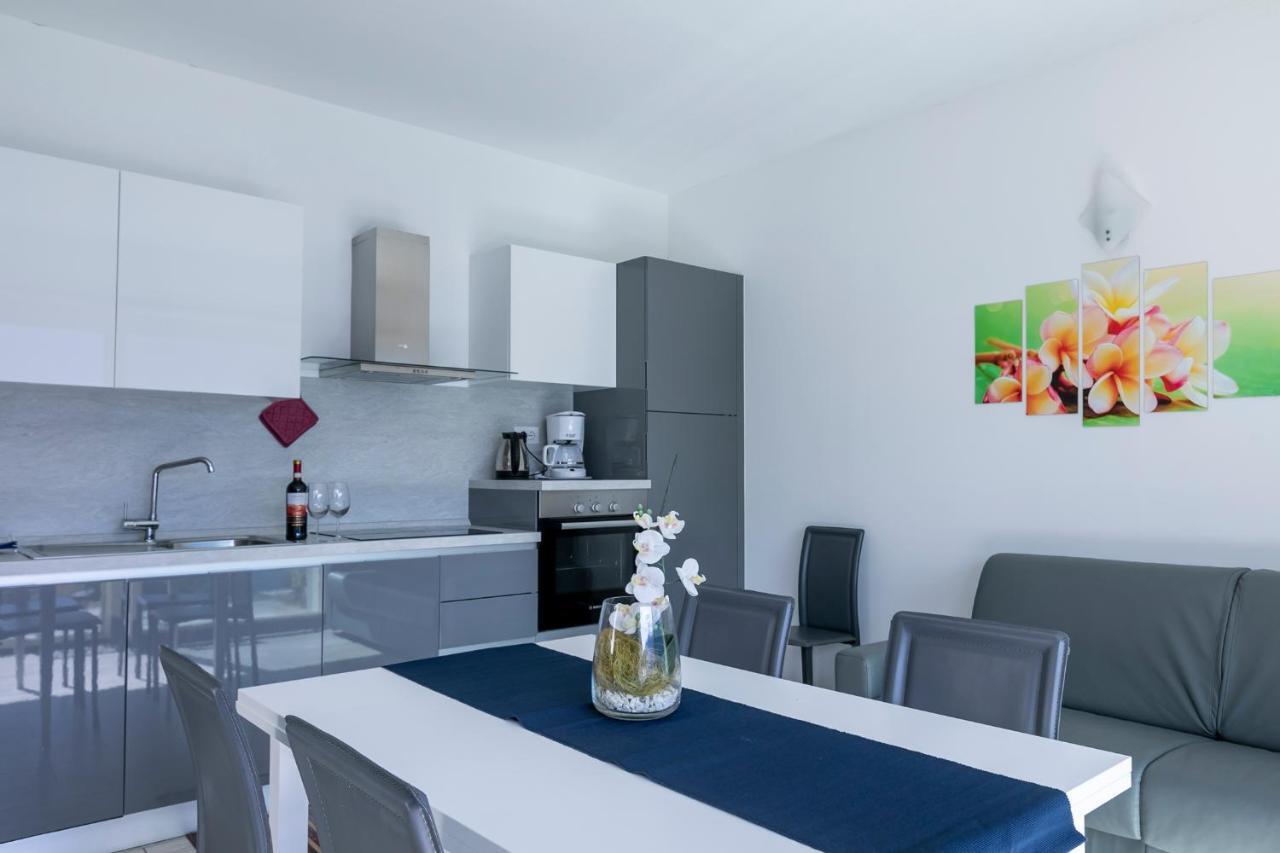 La Collinetta Apartments Vercana Екстериор снимка